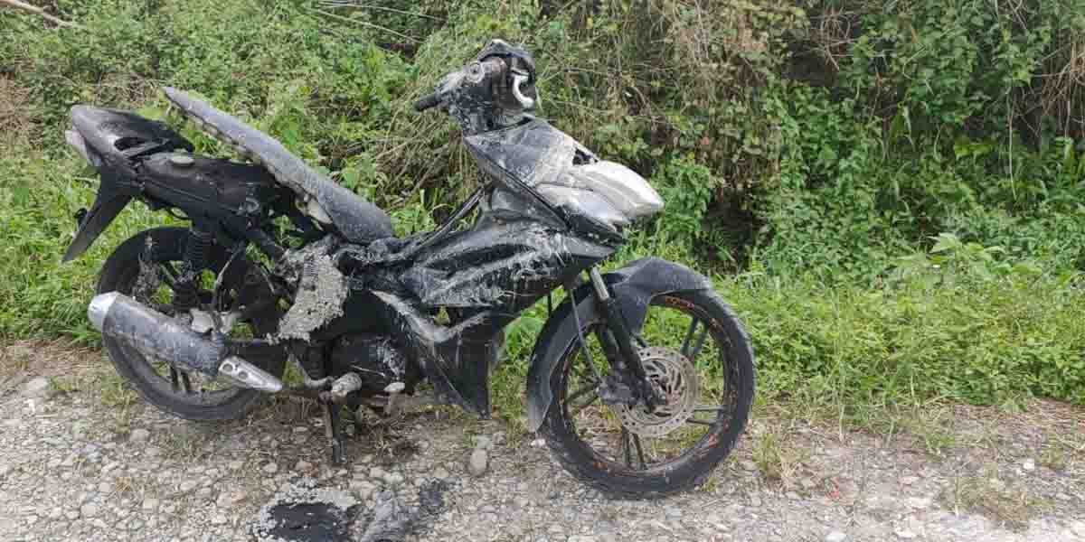 marah-pria-ini-bakar-motor-pacarnya